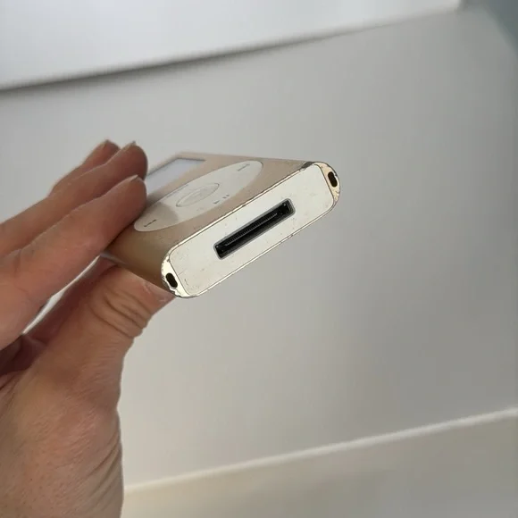 iPod - Picture 4 of 4